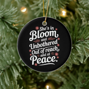 Sie ist blühend und ungestört, nicht erreichbar un keramik ornament