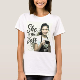 Sie ist der Cheffrauentag T-Shirt