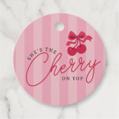 Sie ist die Cherry auf der Top Pink Baby Dusche Geschenkanhänger (Vorderseite)
