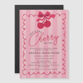 Sie ist die Cherry auf der Top Pink Baby Dusche Magneteinladung (Vorne/Hinten)