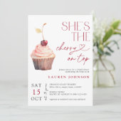 Sie ist die Cherry in Top Modern Bridal Einladung (Stehend Vorderseite)