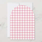Sie ist die Cherry On Top Pink Gingham Baby Dusche Einladung (Rückseite)