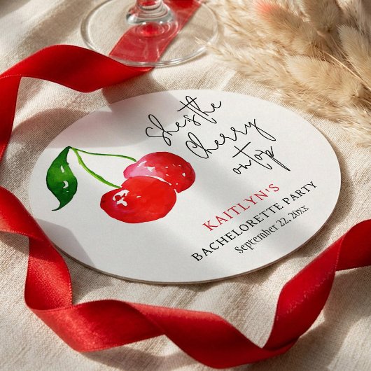 Sie ist die Kirsche auf dem Sahnehäubchen 🍒 Jungg Runder Pappuntersetzer