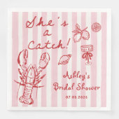 Sie ist ein Catch Coastal Lobster Brautparty Napki Serviette (Vorderseite)
