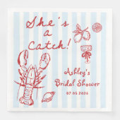Sie ist ein Catch Coastal Lobster Brautparty Napki Serviette (Vorderseite)