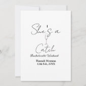 Sie ist ein Fang Champagnerflasche Junggesellinnen Einladung (Rückseite)