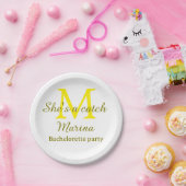 Sie ist ein Fang gelbe Monogramm Junggesellinnenab Pappteller (Party)