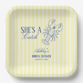 Sie ist ein Fang Hummer Strandle Hochzeitsparty Pappteller (Vorderseite)