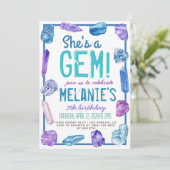 Sie ist ein Gem Geology Rock Geburtstag Einladung (Stehend Vorderseite)