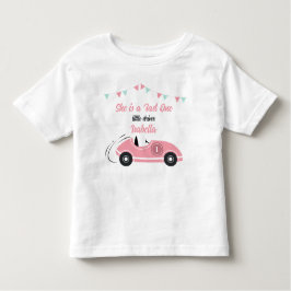 Sie ist ein schnelles, festlich rosa Rennwagen zum Kleinkind T-shirt