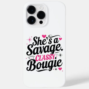 Sie ist ein sparsames, kluges Bougie - Sassy Zitat Case-Mate iPhone 14 Pro Max Hülle