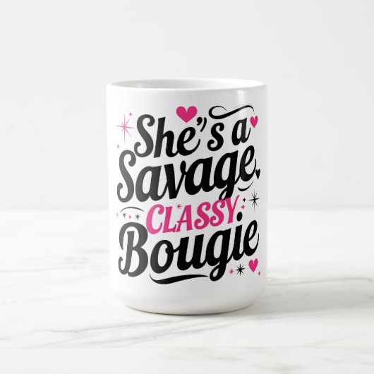 Sie ist ein sparsames, kluges Bougie - Sassy Zitat Kaffeetasse (Mittel)