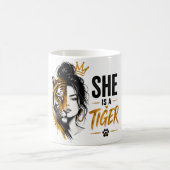Sie Ist Ein Tiger Becher Kaffeetasse (Mittel)