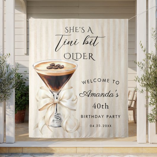 Sie ist ein Tini bisschen älter Espresso Martini H Wandteppich