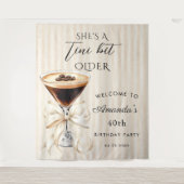 Sie ist ein Tini bisschen älter Espresso Martini H Wandteppich (Vorderseite)