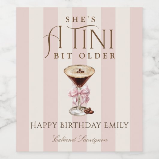 Sie ist ein Tini Bit Older Espresso Martini Geburt Weinetikett (Einzelnes Label)