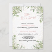 Sie ist ein überraschender 50. Hochzeitstag Einladung (Vorderseite)