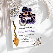 Sie ist ein wunderbares Halloween zum ersten Gebur Einladung