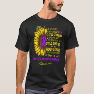 Sie ist eine Kriegerin für häusliche Gewalt, die i T-Shirt