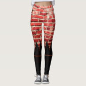 Sie ist eine Leggings im Brick House (Vorderseite)