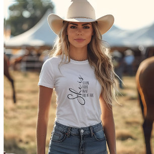 Sie ist eine starke Script Typografy Gift T - Shir T-Shirt