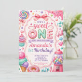 Sie ist eine Süße Einladungsvorlage zum Geburtstag (Stehend Vorderseite)