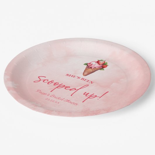 Sie ist erschossen! Eiscreme-Brautparty Pappteller (Schrägansicht)