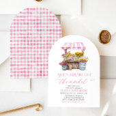 Sie ist frisch vom Brautparty des Marktes angekomm Einladung