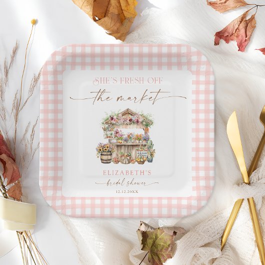 Sie ist frisch vom Brautparty des Marktfalles Pappteller