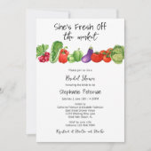 Sie ist frisch vom Markt für pflanzliches Brautpar Einladung (Vorderseite)