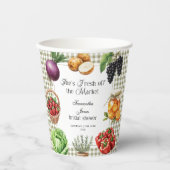 Sie ist frisch vom Markt Gingham-Brautparty Pappbecher (Vorderseite)