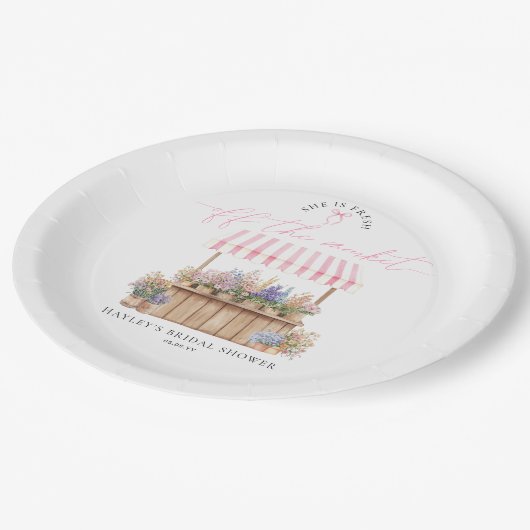 Sie ist frisch vom Markt pinkfarbenes Brautparty Pappteller (Schrägansicht)