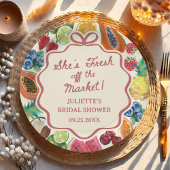 Sie ist frisch vom Obst-Brautparty Pappteller