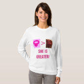 SIE IST GRÖSSERES SHIRT FÜR FRAUEN MIT LANGEM SCHL (Vorne ganz)