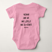 "sie ist heftig" Shakepeare Quote Baby Bodysuit Strampler (Rückseite)