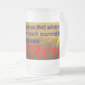 Sie ist herauf Tasse (VorderseiteRechts)