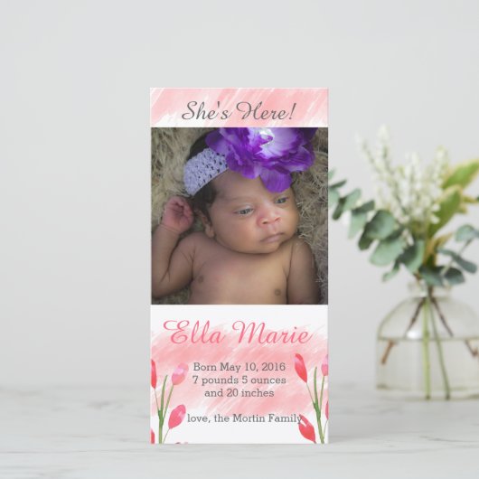 Sie ist hier Frühlingsblumen Geburtsankündigung Ankündigung (Stehend Vorderseite)