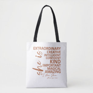 "Sie ist Ich" Mocha Mousse Affirmations-Typografie Tasche