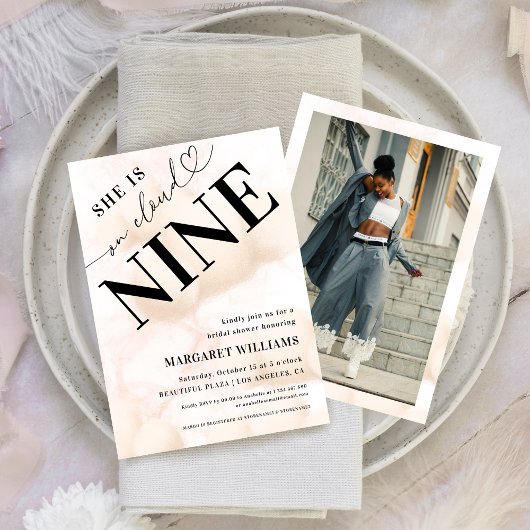 Sie ist im Cloud Nine Heart Script Brautparty Einladung