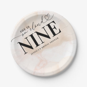 Sie ist im Cloud Nine Heart Script Brautparty Pappteller