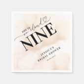 Sie ist im Cloud Nine Heart Script Brautparty Serviette (Vorderseite)