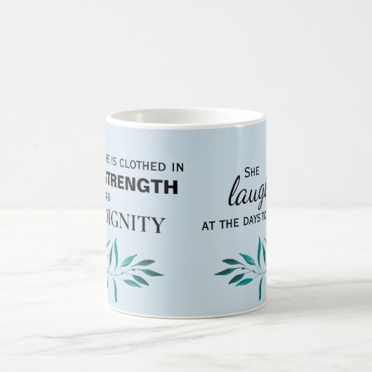 Sie ist in Stärke und Würde bekleidet Kaffeetasse (Mittel)