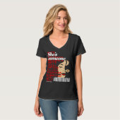 "Sie ist jemand – Schwester, Mutter, Tochter ... T-Shirt (Vorderseite Vollansicht)