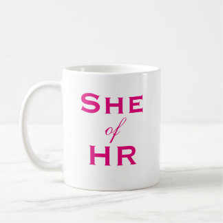 Sie ist Leiterin der Personalabteilung Kaffeetasse
