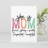 Sie ist Mama: Loved, Strong, Worthy, Importy, Beau Einladung (Stehend Vorderseite)