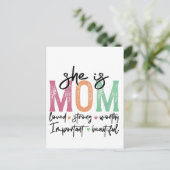 Sie ist Mama: Loved, Strong, Worthy, Importy, Beau Postkarte (Stehend Vorderseite)
