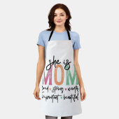 Sie ist Mama: Loved, Strong, Worthy, Importy, Beau Schürze (Getragen)