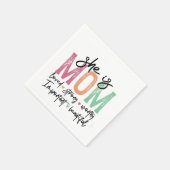 Sie ist Mama: Loved, Strong, Worthy, Importy, Beau Serviette (Ecke)