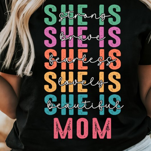 Sie ist Mama, Mutter-Tag-T - Shirt