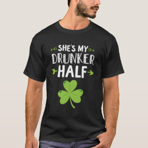 Sie ist mein Betrunkenerer halber St. Patricks-Tag T-Shirt